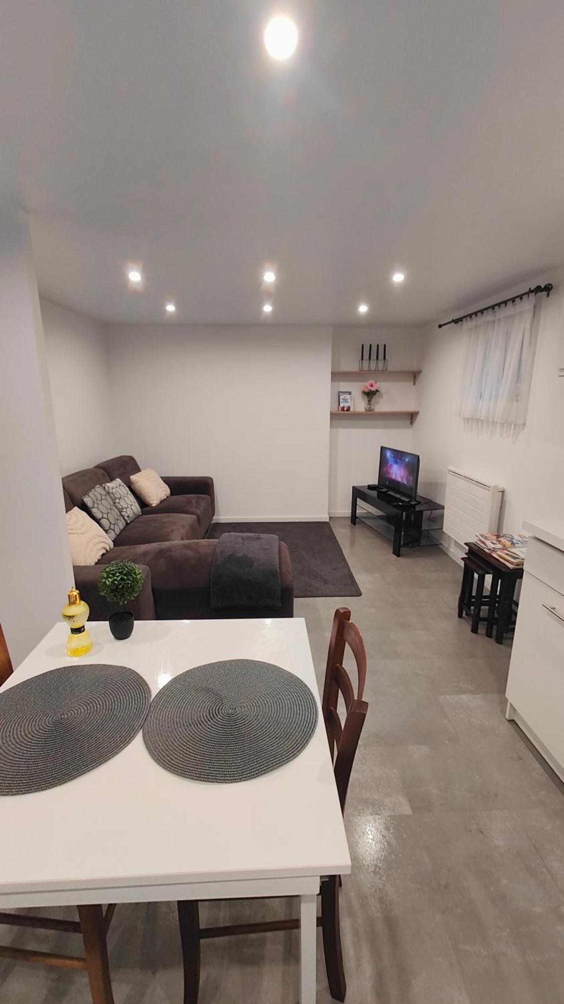 Bel Appartement F2 Entierement Renove ซิลิสตาต์ ภายนอก รูปภาพ